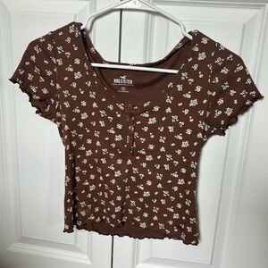 small baby tee from hollister!